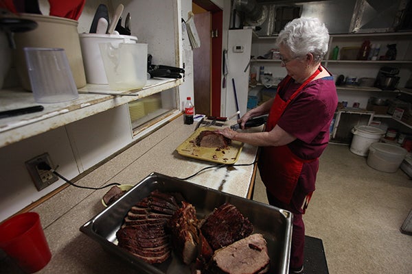 Evelyn Wallace retires as owner of Bovina Cafe after 40 years - The ...