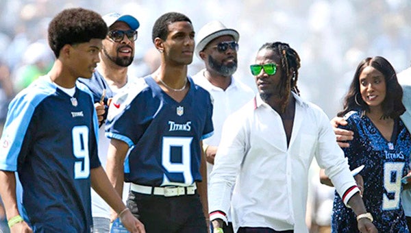 MikeCheck: Ten years after Steve McNair's death, unbreakable brotherly bond  brought Alcorn State coach back as Titans retire No. 9 jersey