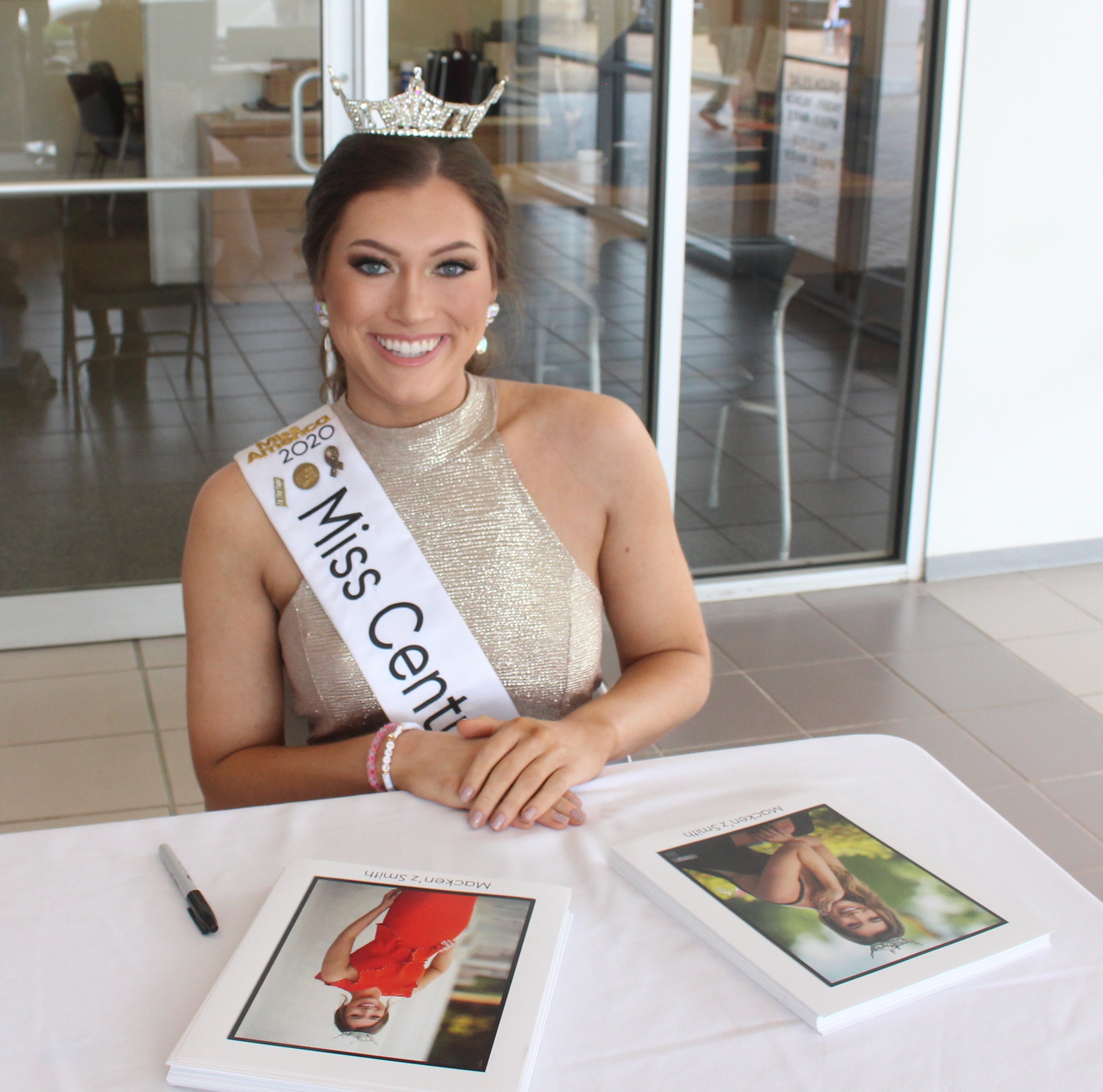 PHOTO GALLERY Miss Mississippi contestants sign autographs at