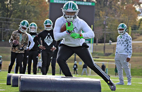 Gators beat Callaway to keep playoff hopes alive - The Vicksburg