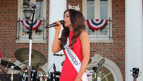 THE VOICE Former Miss Mississippi Holly Brand Advances To Live 