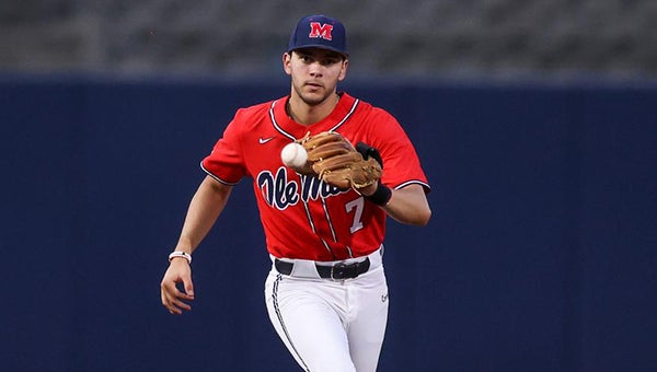 No. 1 LSU baseball wins game 1 vs Ole Miss 7-3.