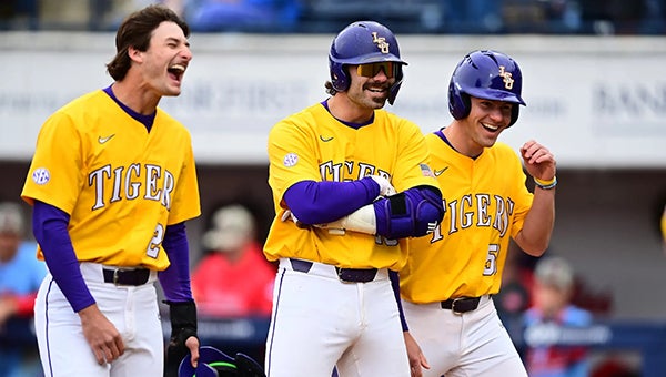 Ole Miss baseball sweeps series vs. No. 7 South Carolina