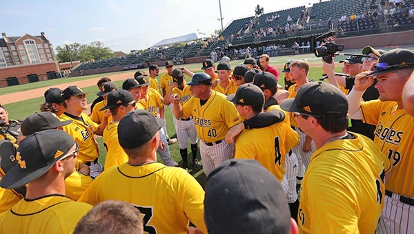 Tennessee beats Southern Miss, advances to College World Series - Rocky Top  Talk