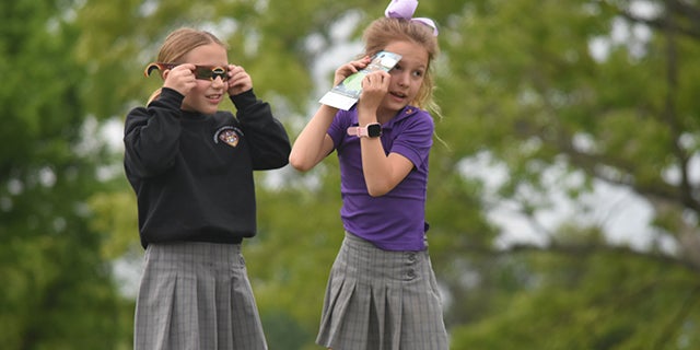 Vicksburg gets a peek: Cloud cover doesn't deter crowds from viewing ...