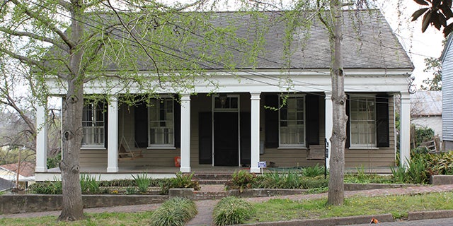 From war to the supernatural, the cottage on First East Street has seen it all – The Vicksburg Post